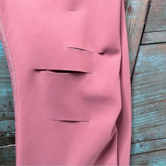 Alo High-Waist Ripped Warrior Legging Size Medium Activewear Yoga Sporty - Picture 7 of 9